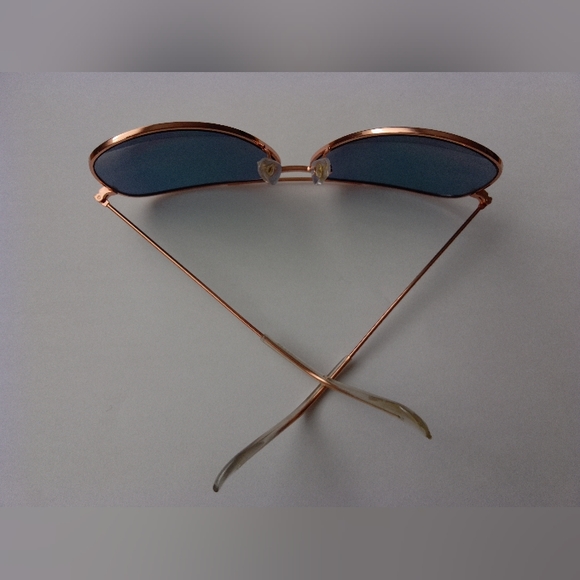 Gold/Pink Mirror Sunglasses like new - Picture 3 of 6